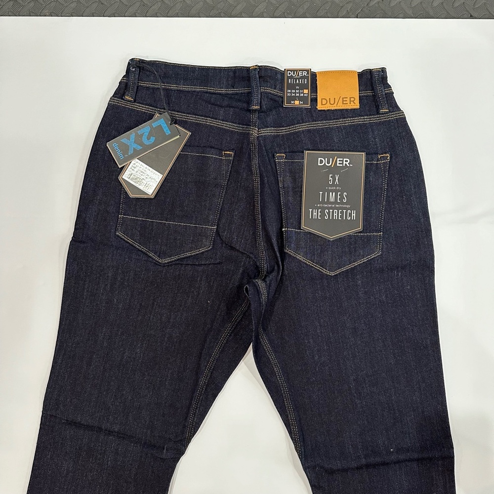 DUER NWT Mens Performance Denim Relaxed Fit in Heritage Rinse - Multiple Sizes - Picture 4 of 8